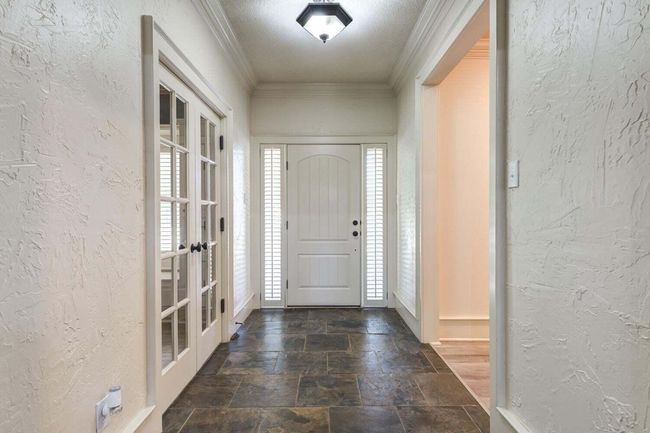Bright Entryway | Image 4