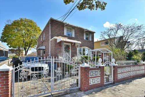 109-11 225th St, Queens Village, NY, 11429-2822 | Card Image