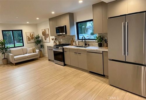 12820 Bloomfield St, Studio City, CA, 91604 | Card Image