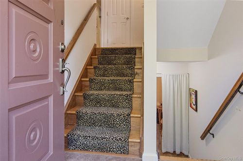 10 Amber Dr, Croton-On-Hudson, NY, 10520-1527 | Card Image