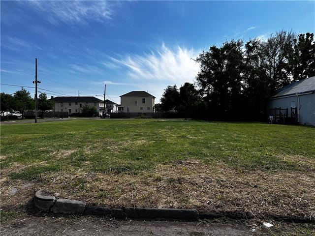 Land in New Orleans 5