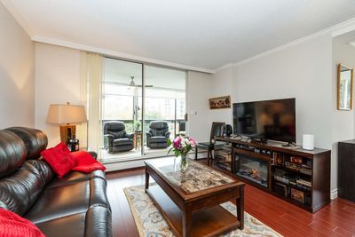 203 - 1390 Duchess Ave, Condo with 1 bedrooms, 1 bathrooms and 1 parking in West Vancouver BC | Image 3