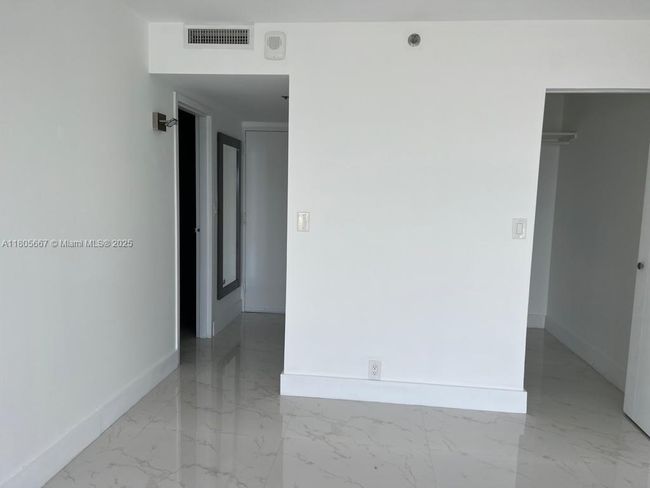 APT-1622 - 7601 E Treasure Dr, Condo with 2 bedrooms, 2 bathrooms and null parking in North Bay Village FL | Image 24
