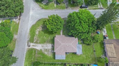 1850 Nw 126th St, House other with 3 bedrooms, 2 bathrooms and null parking in Miami FL | Image 3