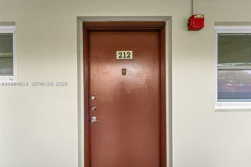 212c-3090 Nw 46th Ave, Lauderdale Lakes, FL, 33313-1878 | Card Image