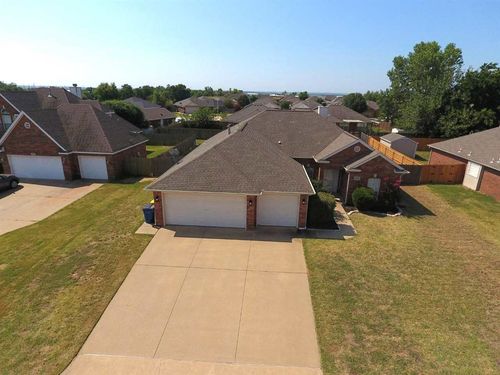 811 Lynn Lane, Stillwater, OK, 74075-1757 | Card Image