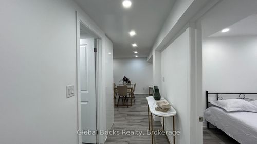 99 Cummer Ave, North York, ON, M2M2E6 | Card Image