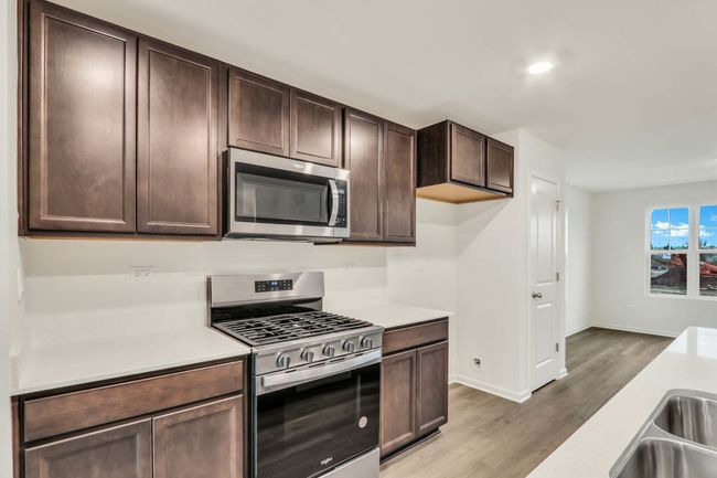 361 Bridgeview Ct, Townhouse with 3 bedrooms, 3 bathrooms and 2 parking in St. Charles IL | Image 5