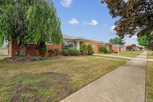 2950 Maxwell St, Trenton, MI, 48183-5601 | Card Image