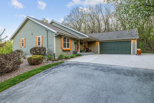 W6641 Briar Run, Plymouth, WI, 53073-3469 | Card Image