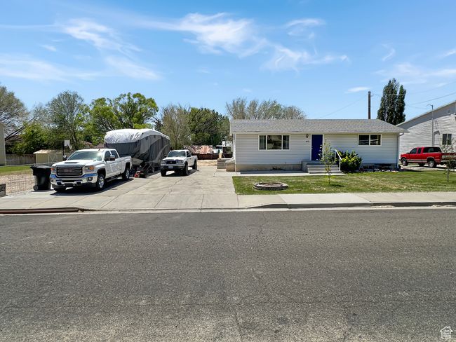 View of front facade featuring a front yard | Image 38