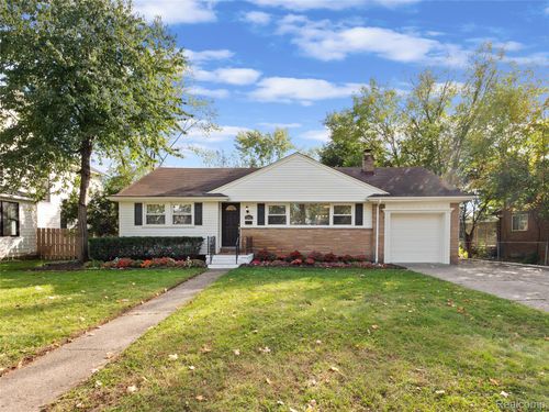 2046 Yorkshire Rd, Birmingham, MI, 48009-5916 | Card Image