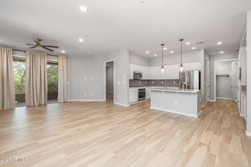 210-250 W Queen Creek Rd, Chandler, AZ, 85248-3432 | Card Image