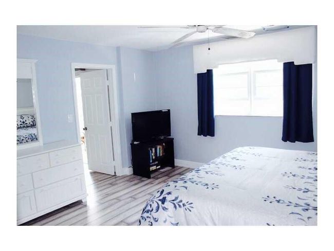 APT-305 - 1161 Hillsboro Mile, Condo with 2 bedrooms, 2 bathrooms and null parking in Hillsboro Beach FL | Image 18