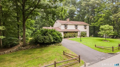 43 Robinhood Dr, Gales Ferry, CT, 06335-1322 | Card Image
