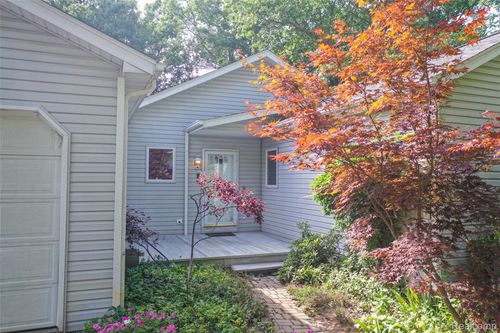 6125 White Sands Dr, Otter Lake, MI, 48464-9725 | Card Image