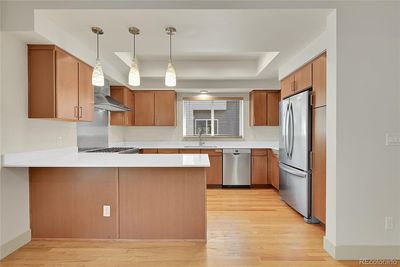 Beautiful kitchen with quartz counters | Image 2