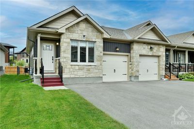 164 Ferrara Dr, Townhouse with 3 bedrooms, 3 bathrooms and 5 parking in Smiths Falls ON | Image 3