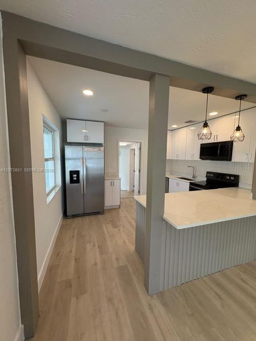 825 S 28th Ave, Hollywood, FL, 33020-4703 | Card Image