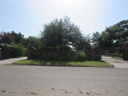 2206 Bluebonnet Ave, Denison, TX, 75020-7116 | Card Image