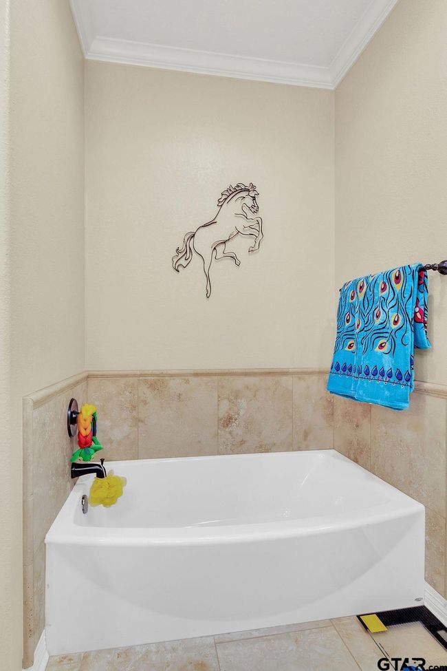 1216 Cobblestone Ct, House other with 3 bedrooms, 2 bathrooms and null parking in Carthage TX | Image 22