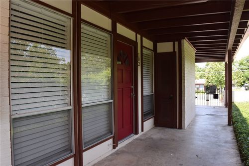 102-5601 Woodrow Ave, Austin, TX, 78756-1732 | Card Image