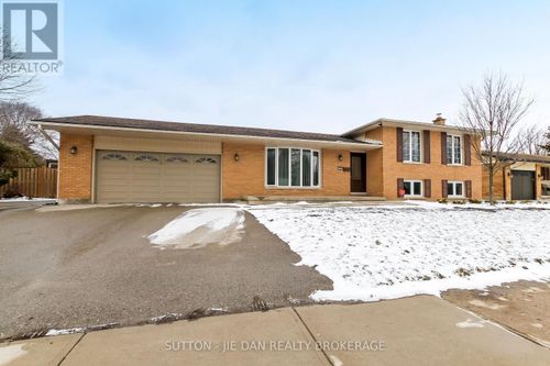 720 Grenfell Dr, London, ON, N5X2C5 | Card Image