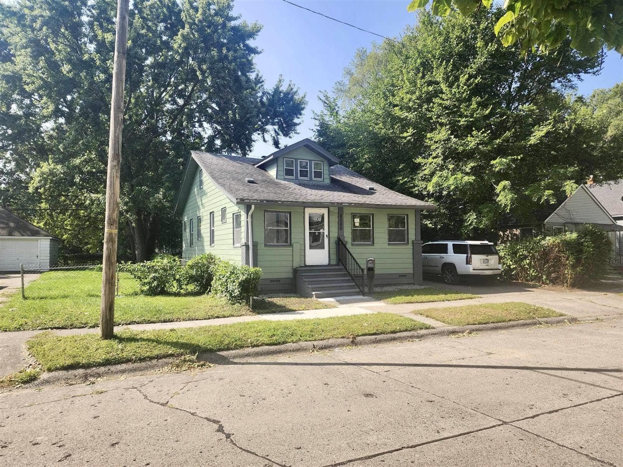 Jackson Ave, Warren, MI 48089