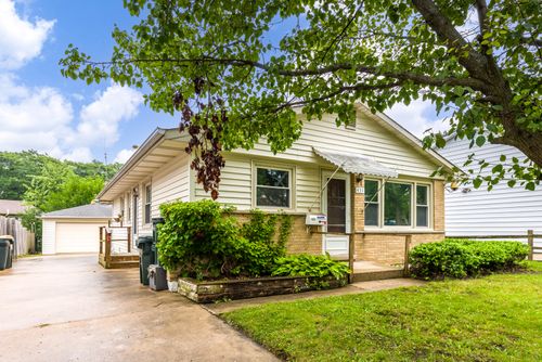 431 N Ridgemoor Ave, Mundelein, IL, 60060-1630 | Card Image