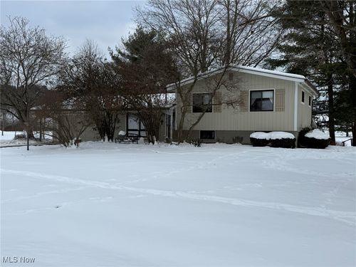 1767 Hillandale Rd Ne, New Philadelphia, OH, 44663-8055 | Card Image