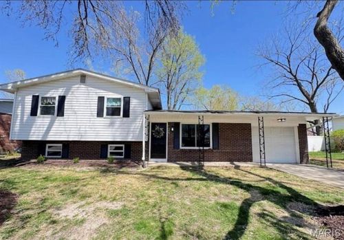 125 Chateau Dr, Fairview Heights, IL, 62208-3612 | Card Image