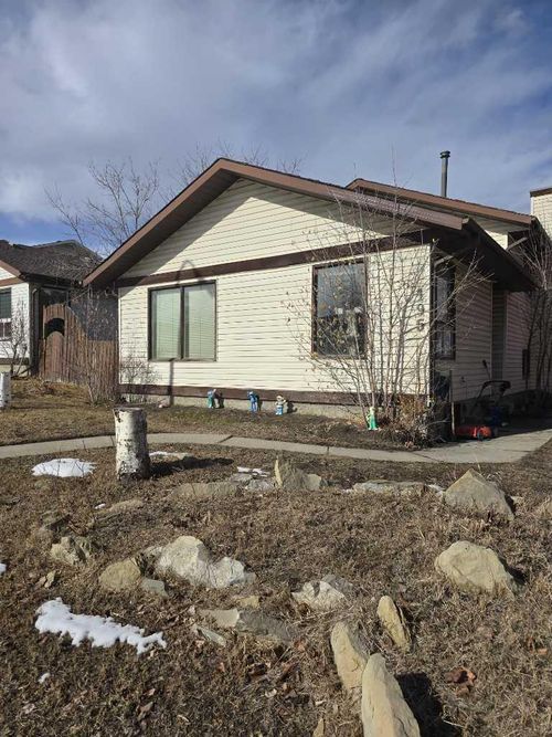 195 Shawglen Rd Sw, Calgary, AB, T2Y1Y2 | Card Image