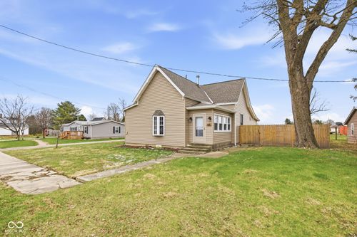 105 Adams St, Kirklin, IN, 46050-9062 | Card Image