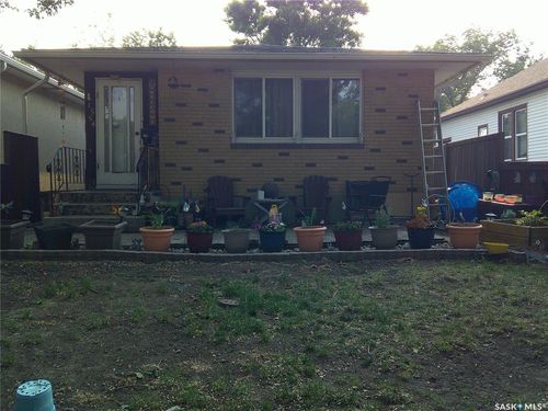 1554 Retallack St, Regina, SK, S4T2J4 | Card Image