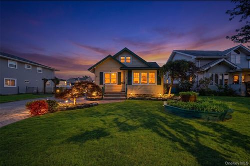 31 Martha St, Freeport, NY, 11520-6239 | Card Image
