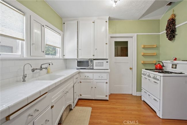 904 N Olive St, House other with 3 bedrooms, 2 bathrooms and null parking in Santa Ana CA | Image 8