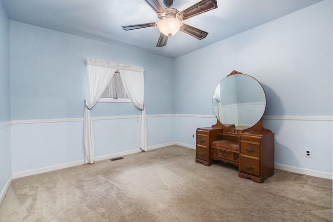 Main floor bedroom 1 | Image 14