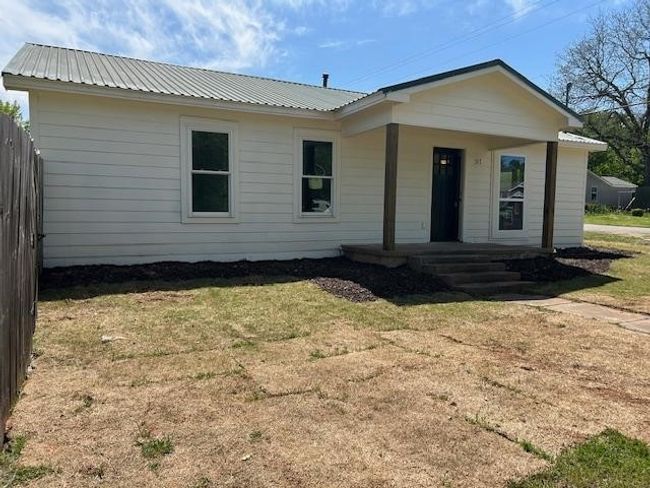 317 W Elm St, House other with 3 bedrooms, 2 bathrooms and null parking in Whitewright TX | Image 29