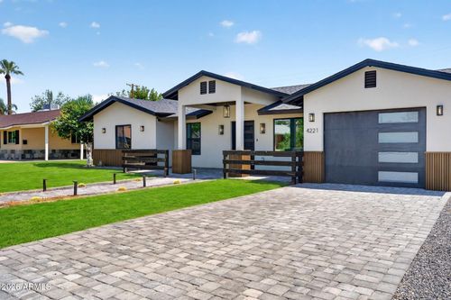 4221 E Mulberry Dr, Phoenix, AZ, 85018-6443 | Card Image