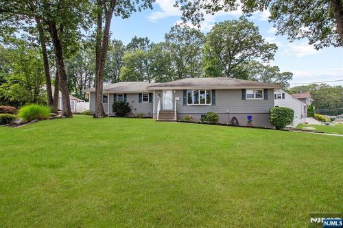 180 Rafkind Rd, Bloomingdale, NJ, 07403-1518 | Card Image
