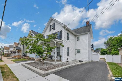 27 Thomas St, South River, NJ, 08882-1142 | Card Image