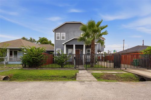 704 Vincent St, Houston, TX, 77009-4642 | Card Image