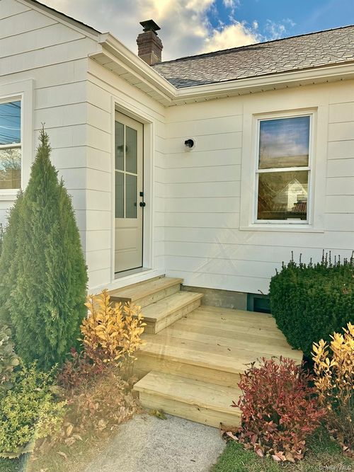 29 Dinan St, Beacon, NY, 12508-3201 | Card Image