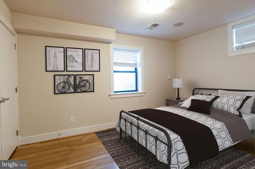 apt-4-1300 K St Se, WASHINGTON, DC, 20003-4440 | Card Image