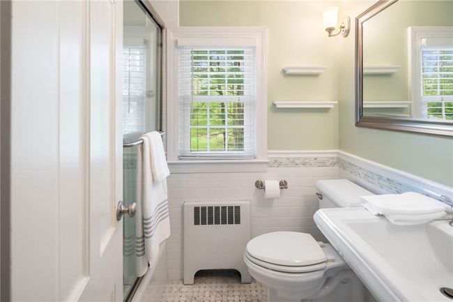 Hall Full Upper Level Bath | Image 24