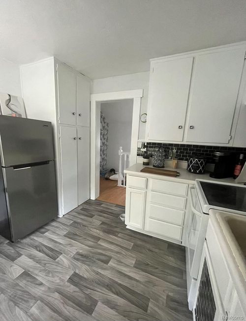 315 Maple St, Flushing, MI, 48433-1651 | Card Image