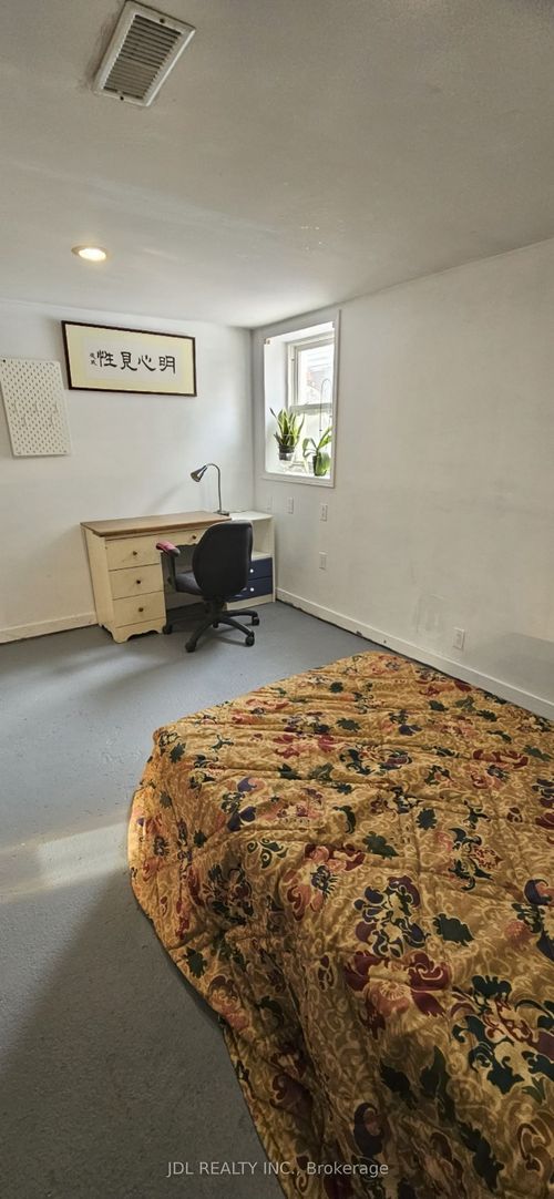 master-bedroom-186 Wilfred Ave, North York, ON, M2N5C9 | Card Image