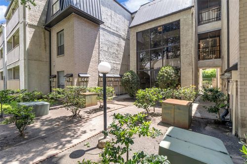 35-8433 Hearth Dr, Houston, TX, 77054-2722 | Card Image