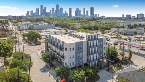 302-1011 Studemont St, Houston, TX, 77007-6413 | Card Image