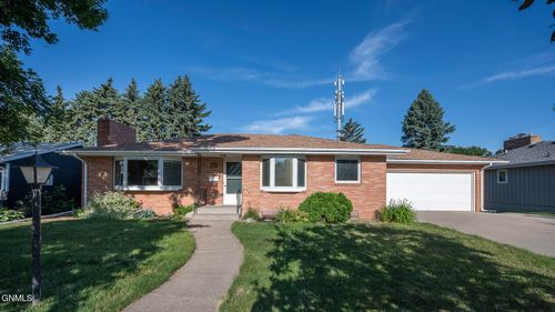 2036 Catherine Dr, Bismarck, ND, 58501-1631 | Card Image